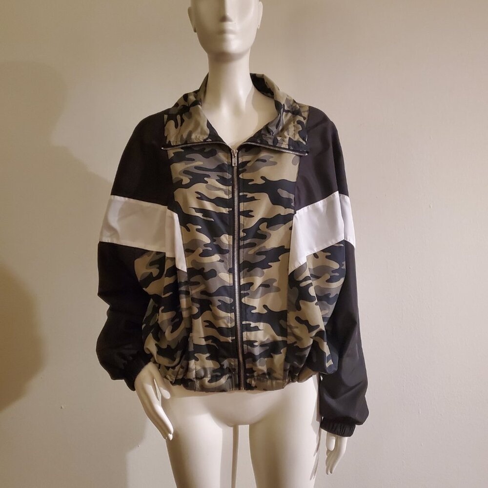 Vine and Valley Camo Windbreaker Zip-up Jacket Women's XL
